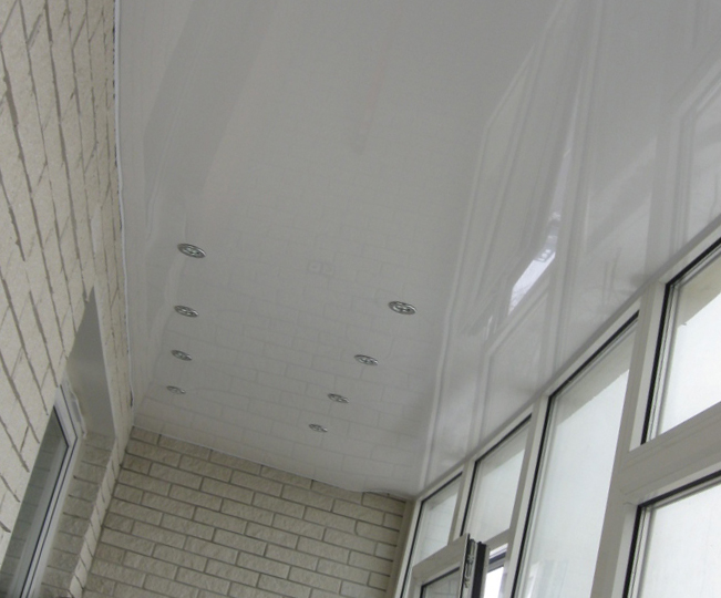 Натяжные потолки на балконе в Астрахани - РСС Элит
