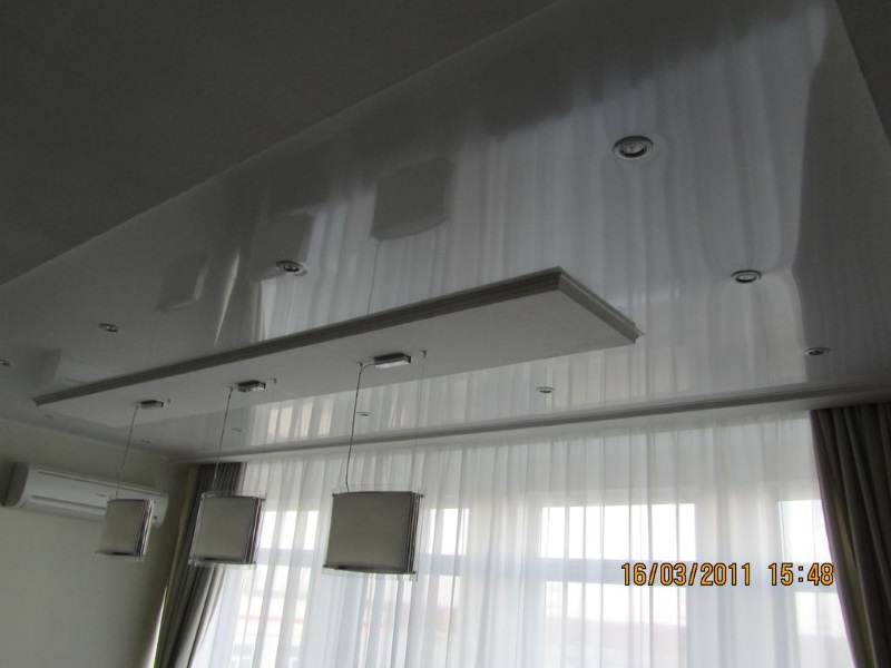 Натяжные потолки в офисе в Астрахани - РСС Элит
